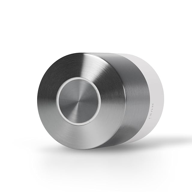 Nuki Smart Lock Pro posée sur une porte